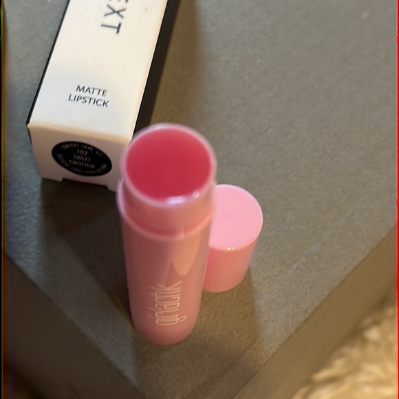 Combo lip sticks and balm- never used , In boxes ! - Picture 5 of 6